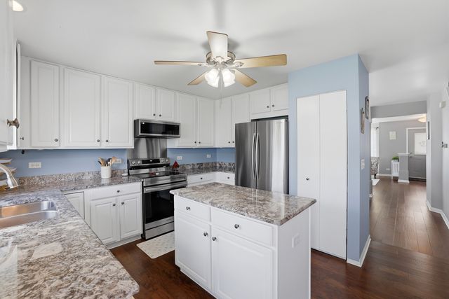 10664 Oregon Trail, Huntley, IL 60142