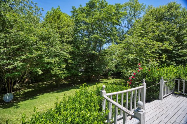 49 The Birches, Roslyn Estates, NY 11576