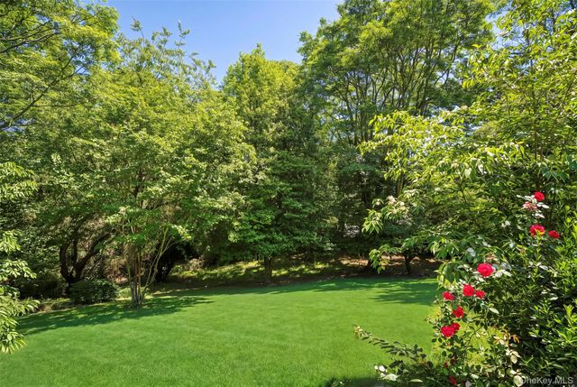 49 The Birches, Roslyn Estates, NY 11576