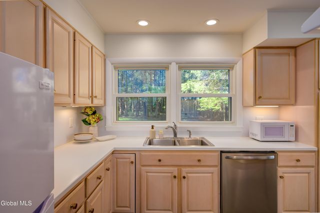 6 Van Dyke Avenue, Stamford, NY 12167