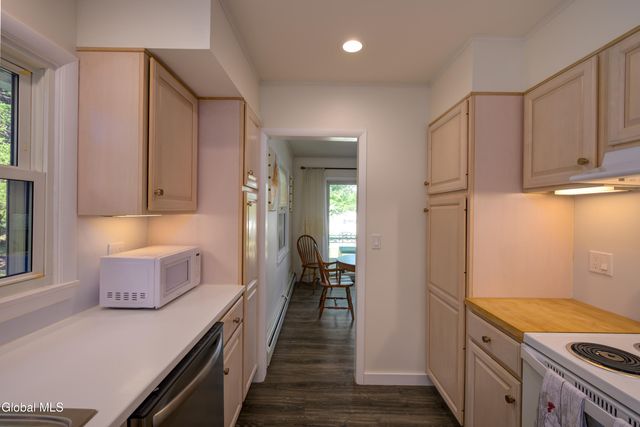 6 Van Dyke Avenue, Stamford, NY 12167