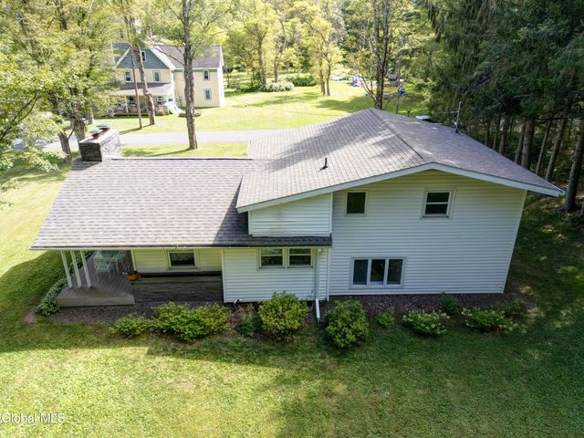 6 Van Dyke Avenue, Stamford, NY 12167