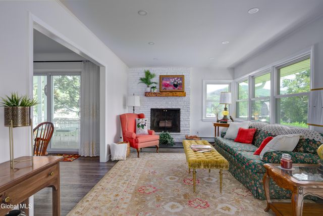 6 Van Dyke Avenue, Stamford, NY 12167