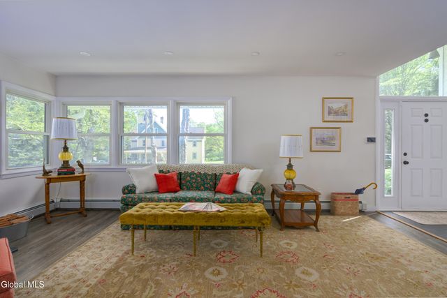 6 Van Dyke Avenue, Stamford, NY 12167