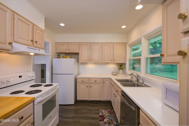 6 Van Dyke Avenue, Stamford, NY 12167