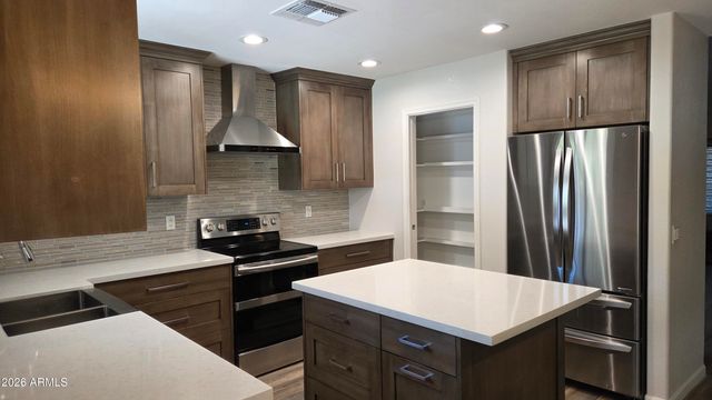 3020 E FRIESS Drive, Phoenix, AZ 85032