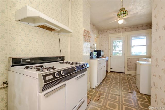548 Davis Avenue, Staten Island, NY 10310