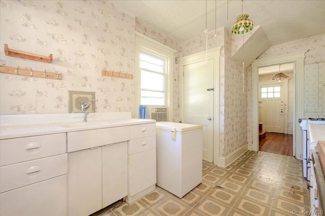 548 Davis Avenue, Staten Island, NY 10310