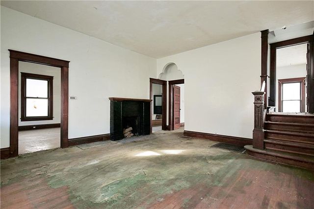 409 E Broadway Street, Excelsior Springs, MO 64024