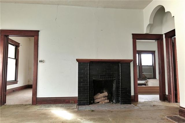 409 E Broadway Street, Excelsior Springs, MO 64024