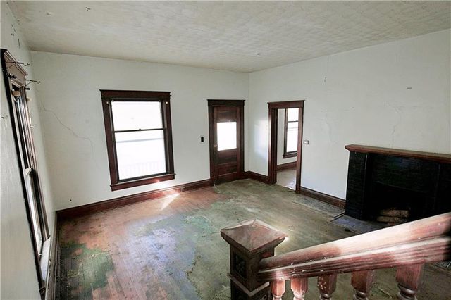 409 E Broadway Street, Excelsior Springs, MO 64024