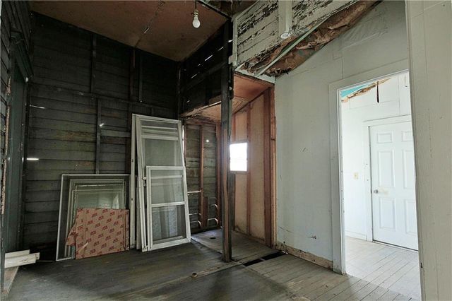 409 E Broadway Street, Excelsior Springs, MO 64024