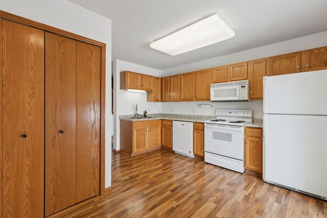 2732 Wagon Wheel Curve, Chaska, MN 55318