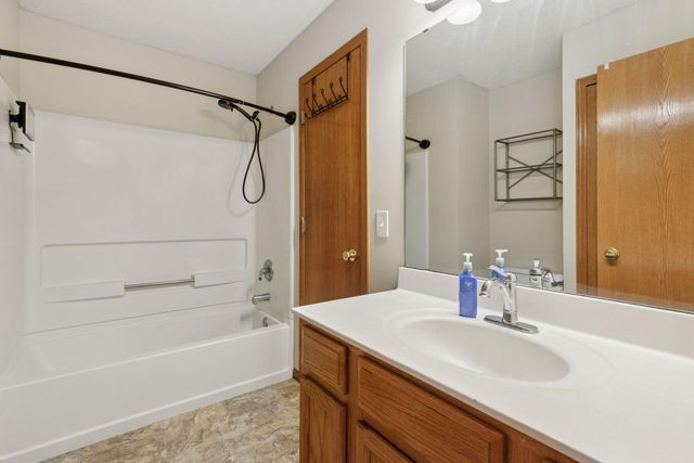 2732 Wagon Wheel Curve, Chaska, MN 55318