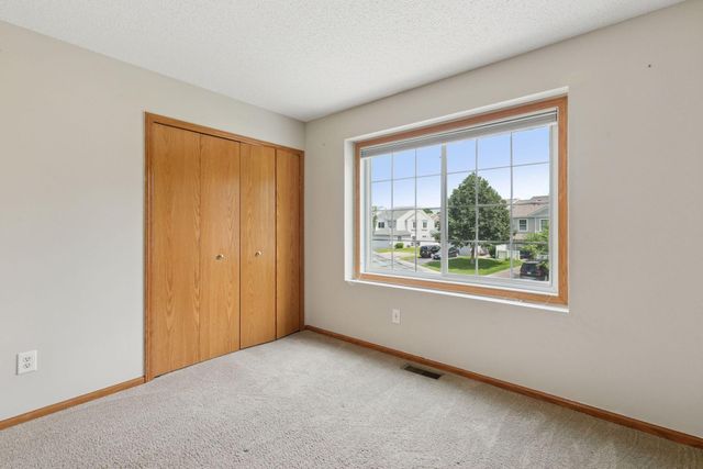 2732 Wagon Wheel Curve, Chaska, MN 55318