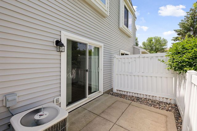 2732 Wagon Wheel Curve, Chaska, MN 55318