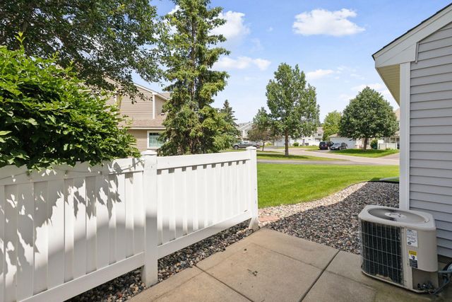 2732 Wagon Wheel Curve, Chaska, MN 55318