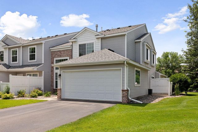 2732 Wagon Wheel Curve, Chaska, MN 55318