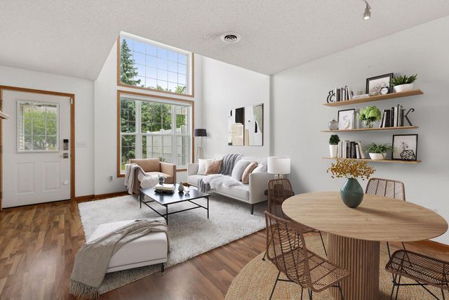 2732 Wagon Wheel Curve, Chaska, MN 55318