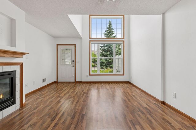 2732 Wagon Wheel Curve, Chaska, MN 55318