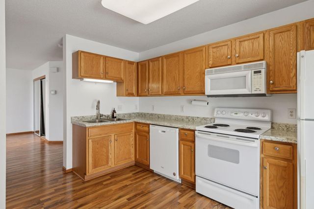 2732 Wagon Wheel Curve, Chaska, MN 55318