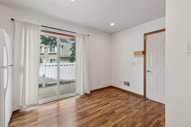 2732 Wagon Wheel Curve, Chaska, MN 55318