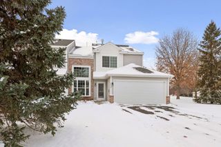 2732 Wagon Wheel Curve, Chaska, MN 55318