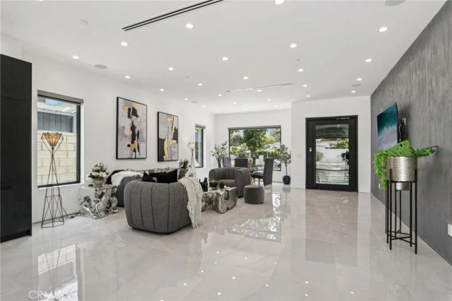 2227 N Lamer Street, Burbank, CA 91504