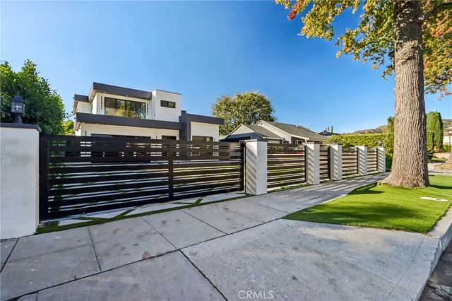 2227 N Lamer Street, Burbank, CA 91504