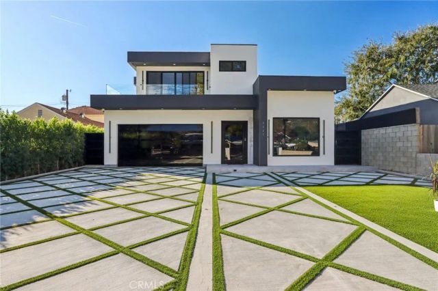 2227 N Lamer Street, Burbank, CA 91504