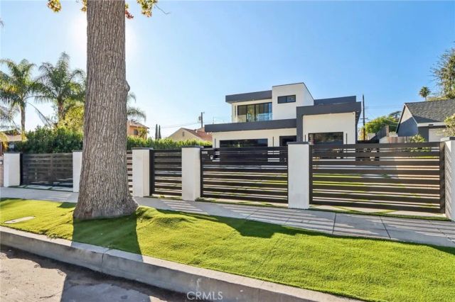 2227 N Lamer Street, Burbank, CA 91504