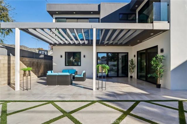 2227 N Lamer Street, Burbank, CA 91504