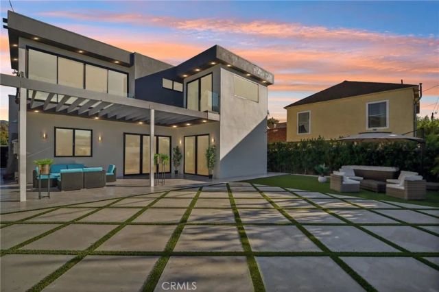 2227 N Lamer Street, Burbank, CA 91504