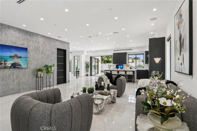 2227 N Lamer Street, Burbank, CA 91504