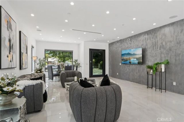 2227 N Lamer Street, Burbank, CA 91504