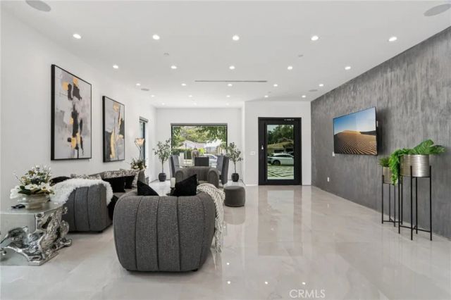 2227 N Lamer Street, Burbank, CA 91504