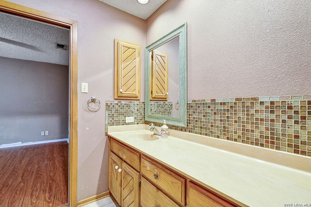 1734 Donerail, San Antonio, TX 78248