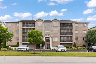 18610 Pine Lake Drive 2D, Tinley Park, IL 60477