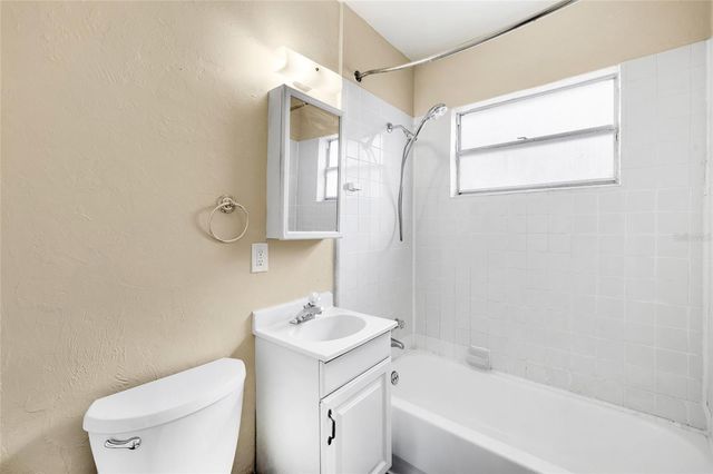 3904 S CLARK AVENUE, Tampa, FL 33611