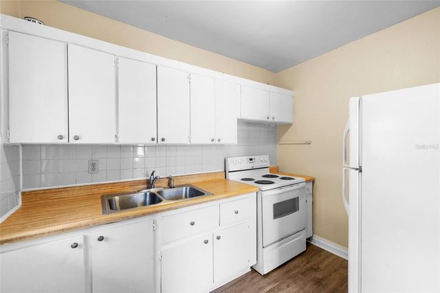 3904 S CLARK AVENUE, Tampa, FL 33611