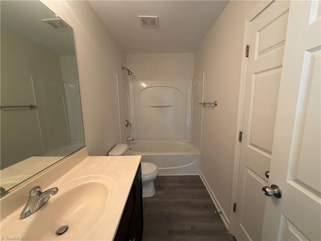 2722 Quail Oaks Drive, Greensboro, NC 27405