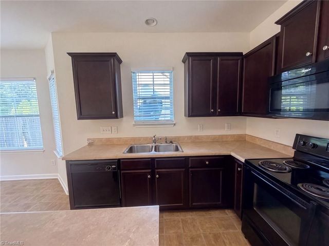 2722 Quail Oaks Drive, Greensboro, NC 27405