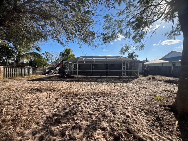 607 SE Dean Terrace, Port St. Lucie, FL 34984