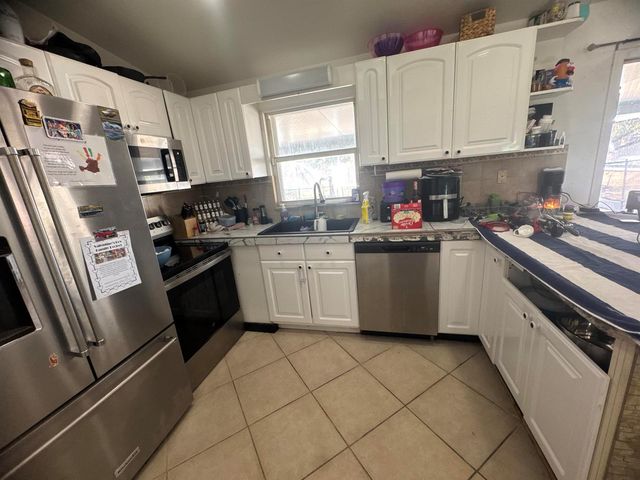 607 SE Dean Terrace, Port St. Lucie, FL 34984