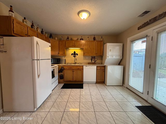 9913 Robsion Rd, Jeffersontown, KY 40299