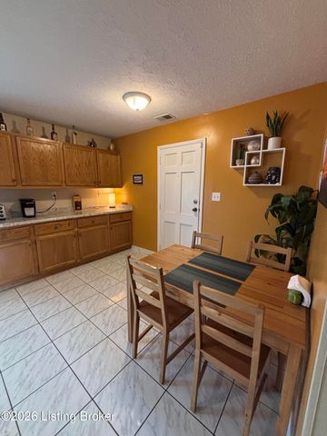 9913 Robsion Rd, Jeffersontown, KY 40299