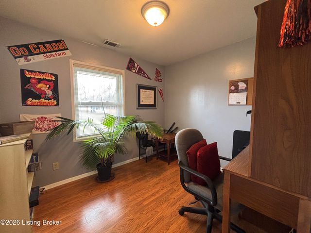 9913 Robsion Rd, Jeffersontown, KY 40299