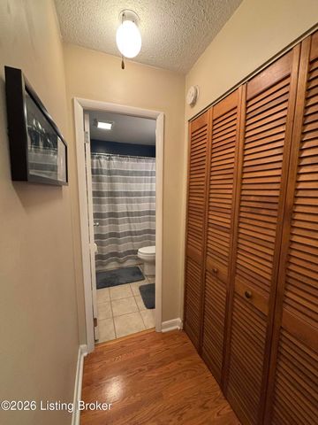 9913 Robsion Rd, Jeffersontown, KY 40299