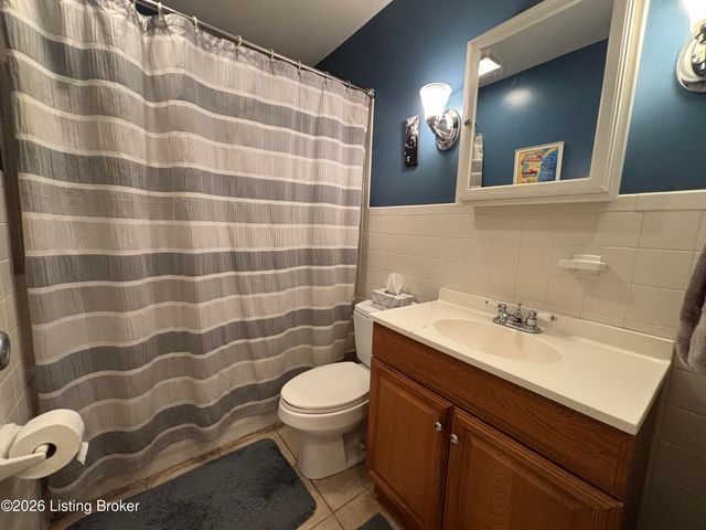 9913 Robsion Rd, Jeffersontown, KY 40299