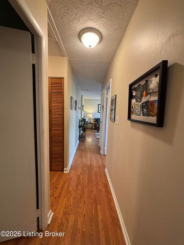 9913 Robsion Rd, Jeffersontown, KY 40299